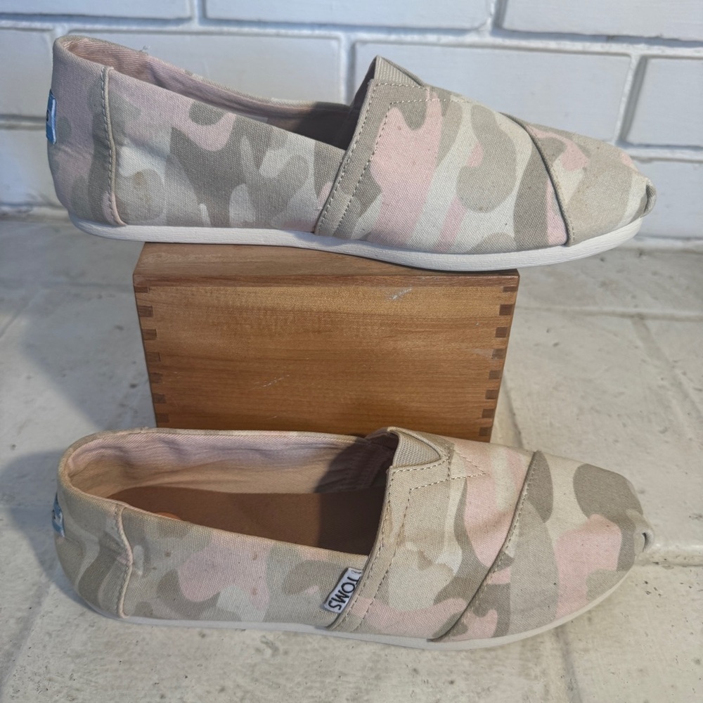 TOMS Pink & Sage Green Camo Canvas Alpargata Slip-On Flats - Size 7